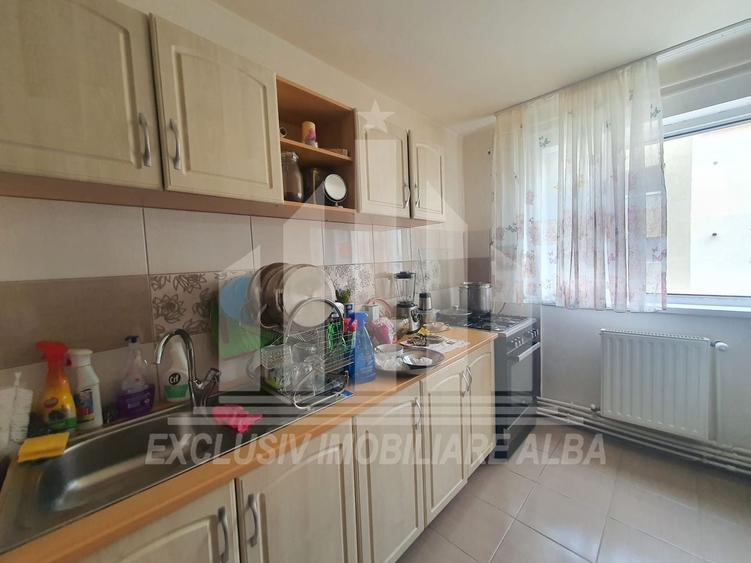 Apartament cu 2 camere semidecomandat, mobilat în Ampoi 1