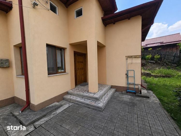 Casă cu 9 camere cu Teren 1295 Mp în Craiovei