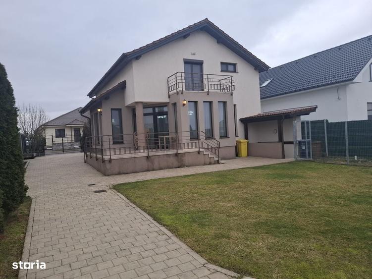 Casă cu 4 camere cu Teren 661 Mp în Șura Mică
