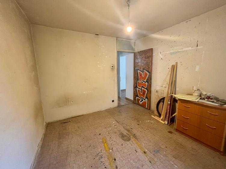 Apartament cu 4 camere decomandat în Iancului