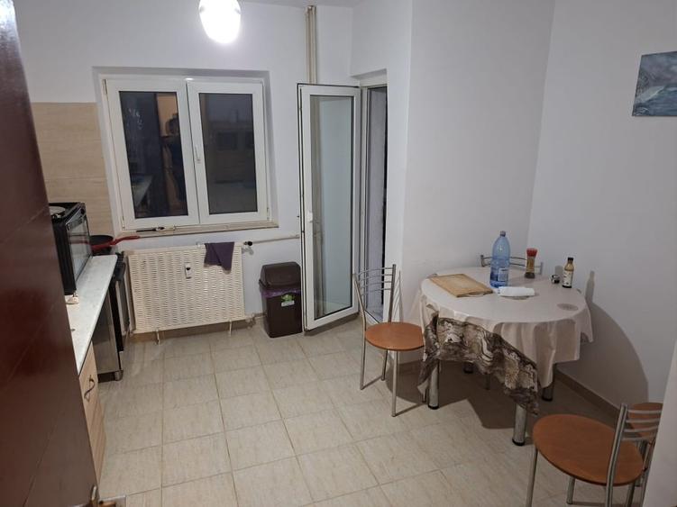 Apartament cu 3 camere decomandat, mobilat în Lujerului