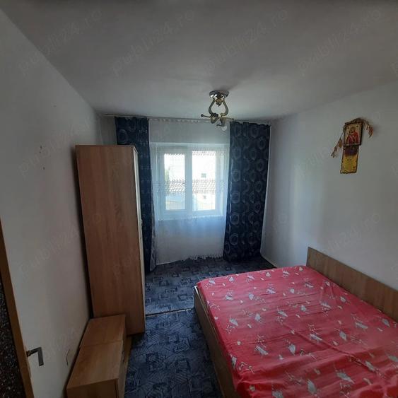 Apartament cu 3 camere semidecomandat în Vest