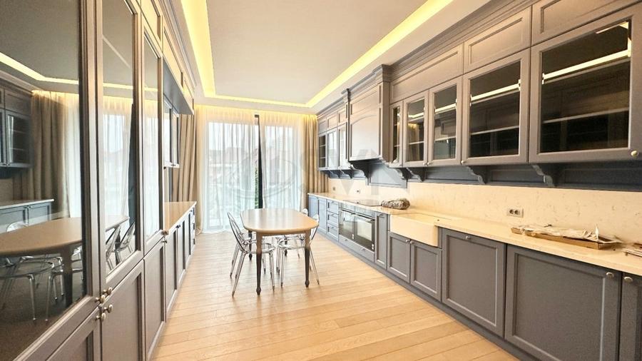 Apartament cu 5 camere decomandat, mobilat în Kiseleff