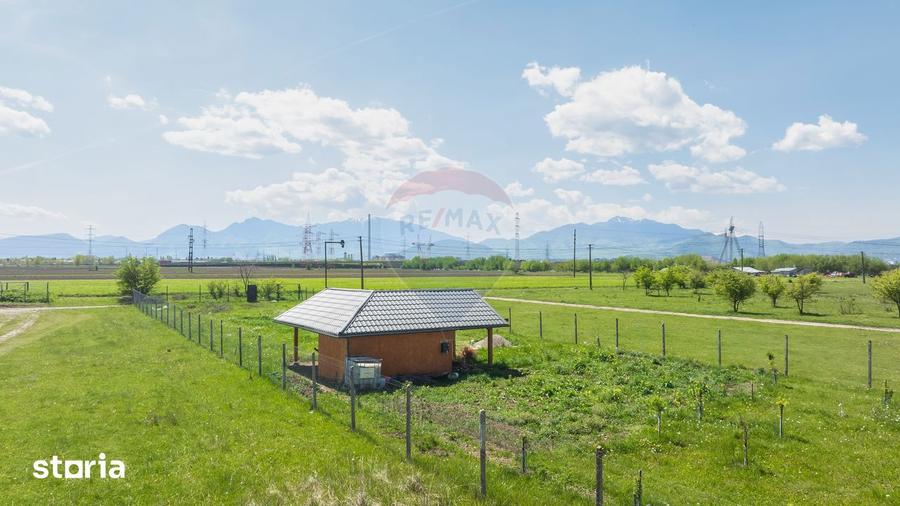 Teren de 1300 mp, în Sânpetru