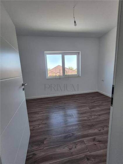 Duplex cu 5 camere cu Canalizare în Moșnița Nouă