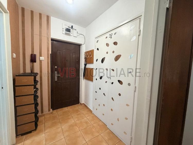 Apartament cu 3 camere semidecomandat în Colentina