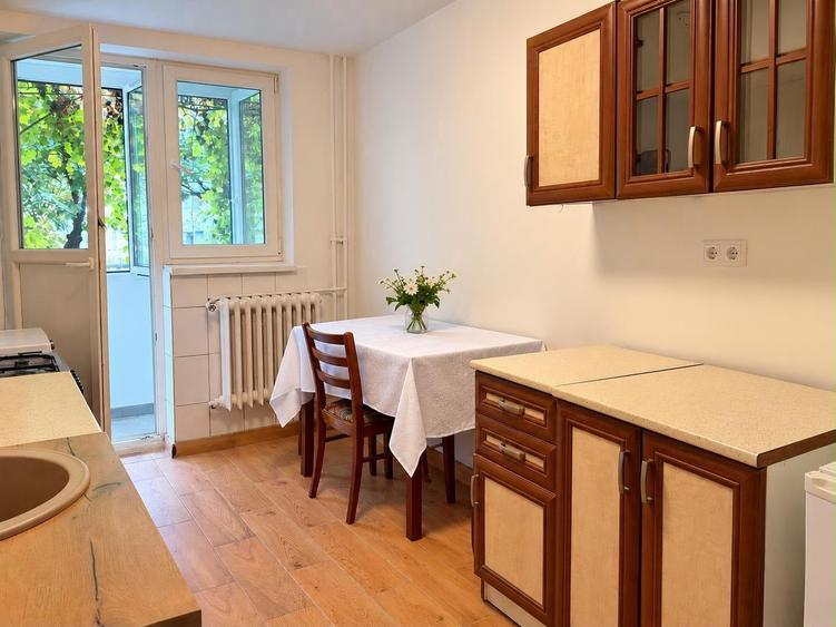 Apartament cu 3 camere decomandat, mobilat în Plopilor
