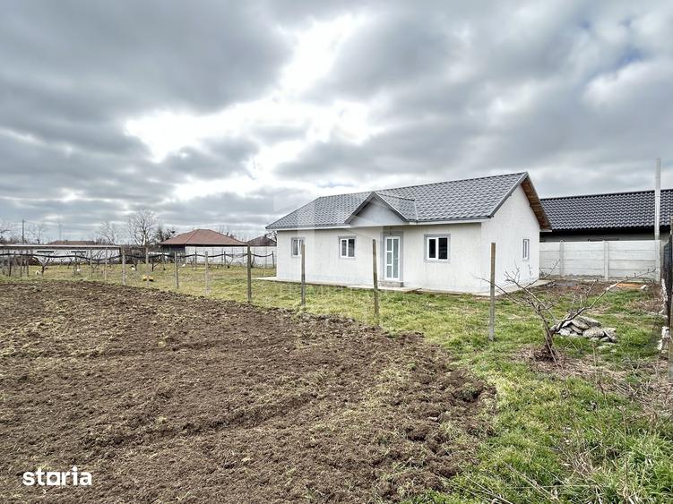 Casă cu 4 camere cu Teren 500 Mp în Pecineaga