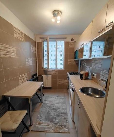 Apartament cu 2 camere semidecomandat, mobilat în Baba Novac