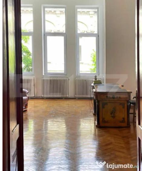 Apartament cu 4 camere decomandat în Central