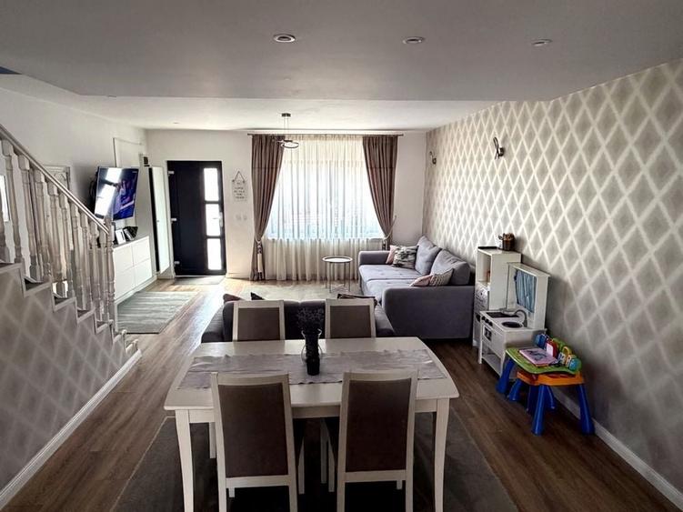 Casă cu 4 camere în Vișan