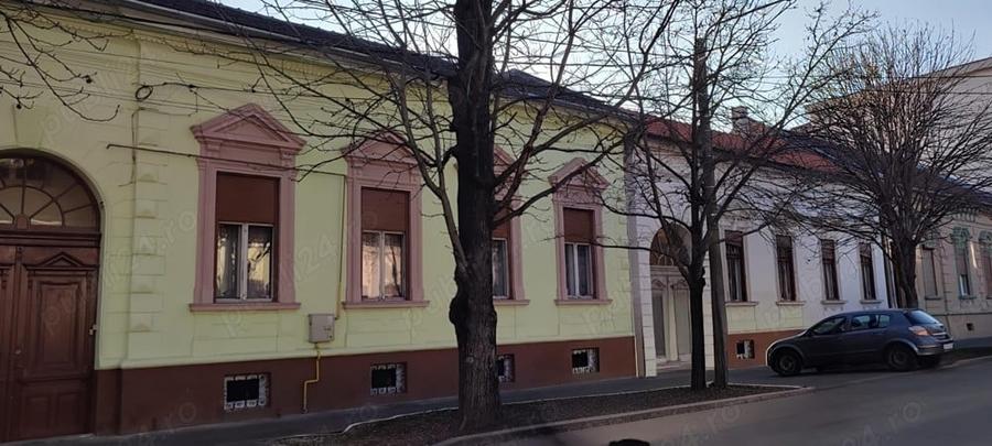 Casă cu 4 camere cu Teren 600 Mp în Intim