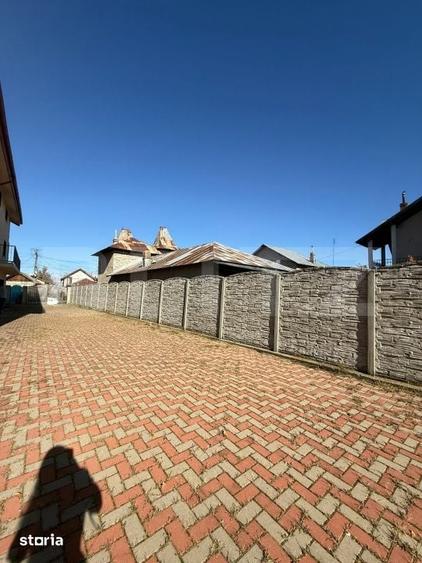 Casă cu 9 camere cu Teren 1000 Mp în Comișani