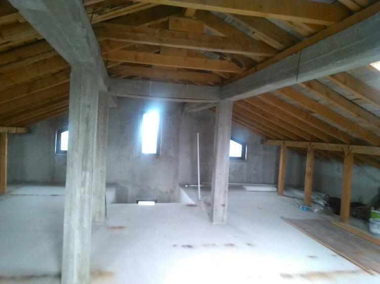 Casă cu Teren 1093 Mp în Central