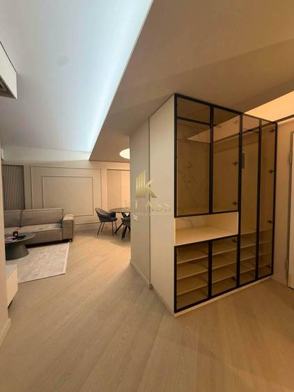 Apartament cu 3 camere semidecomandat, mobilat în Voluntari