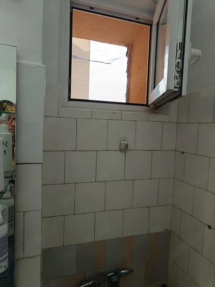 Apartament cu 3 camere decomandat în Astra