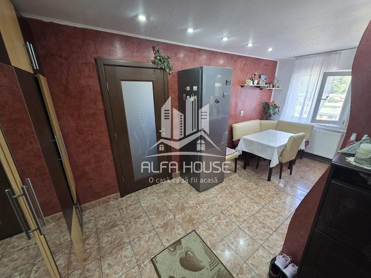Apartament cu 3 camere semidecomandat în Govândari