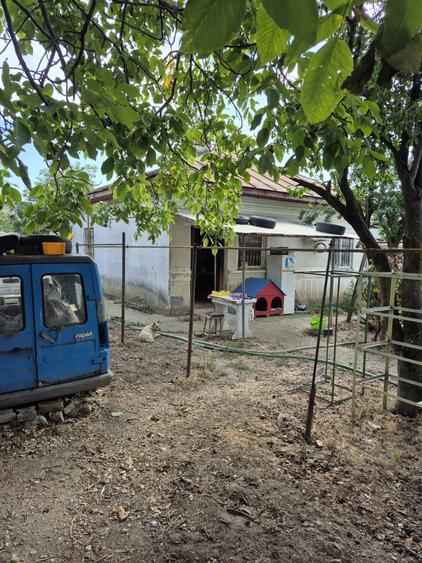 Casă cu 3 camere cu Garaj în Domnești
