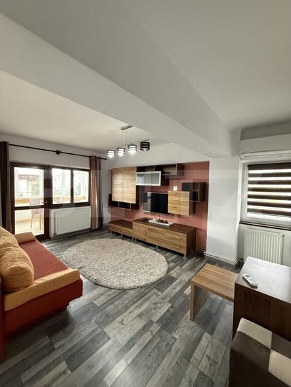 Apartament cu 3 camere decomandat, mobilat în Central