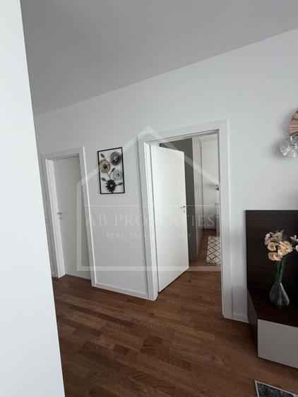 Apartament cu 3 camere decomandat, mobilat în Băneasa