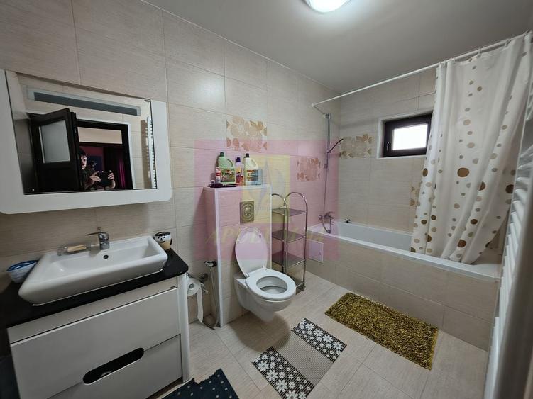 Casă cu 5 camere cu Teren 373 Mp în Afumați