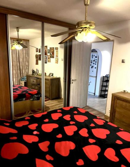Apartament cu 3 camere decomandat în Exterior Vest