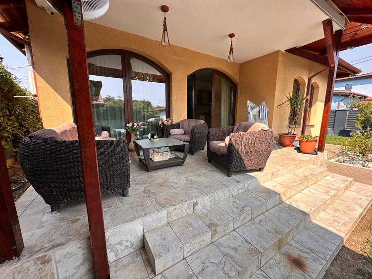 Casă individuală cu 5 camere cu Piscina în Exterior Nord