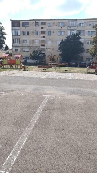 Apartament cu 2 camere nedecomandat în 14 Mai