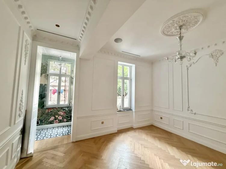 Casă cu 7 camere cu Teren 248 Mp în Romană