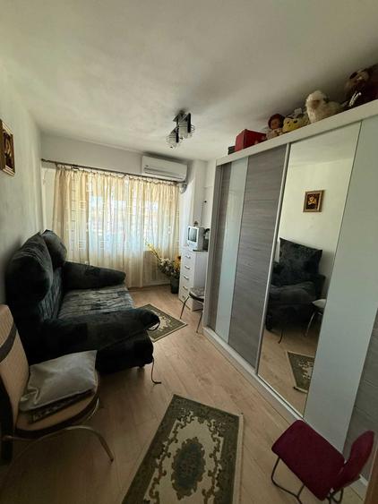 Apartament cu 4 camere decomandat, mobilat în Central