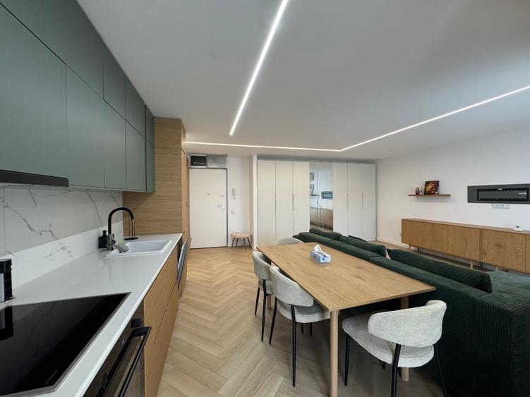 Apartament cu 2 camere semidecomandat, mobilat în Central
