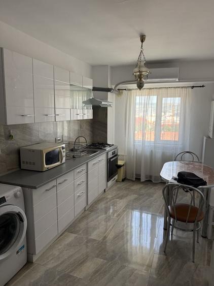 Apartament cu 3 camere decomandat în Dosu Bricii