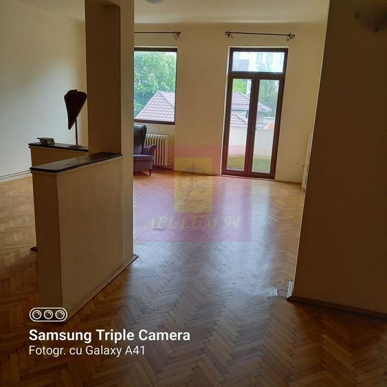 Apartament cu 5 camere semidecomandat în Mitropolie