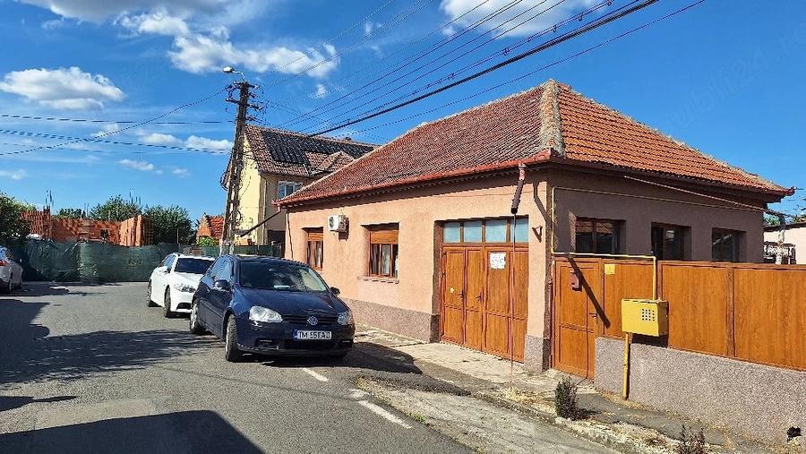 Casă cu 6 camere cu Teren 479 Mp în Ghiroda
