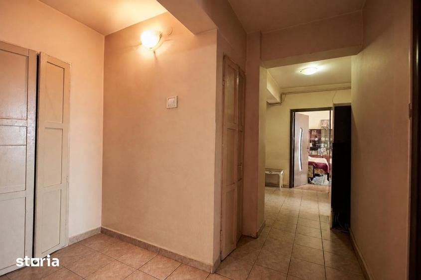 Apartament cu 3 camere decomandat, mobilat în Calea București