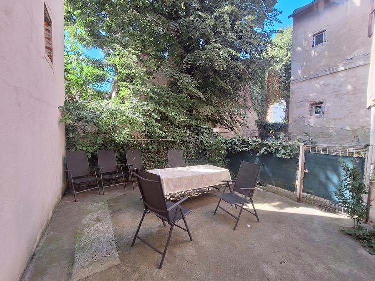 Apartament cu 4 camere circular, mobilat în P-ța Maria