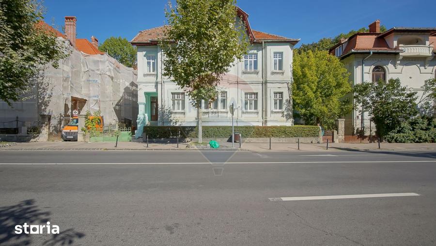 Apartament cu 3 camere în Centrul Istoric