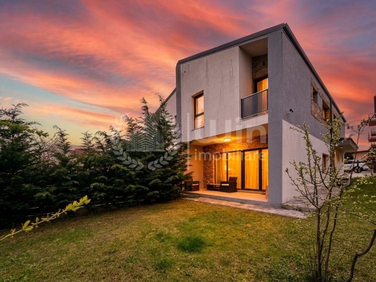 Duplex cu 4 camere cu Canalizare în Europa