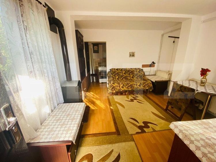 Casă individuală cu 8 camere cu Canalizare în Exterior Sud
