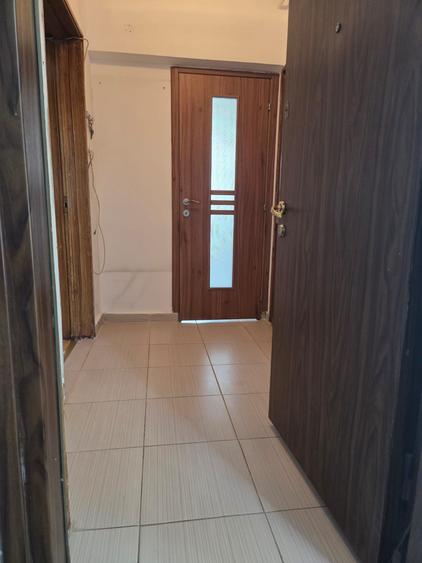 Apartament cu 2 camere semidecomandat, mobilat în Berceni — fotografia 3