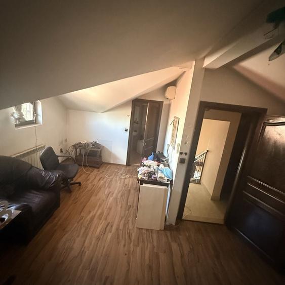 Casă cu 4 camere cu Teren 250 Mp în Crângași