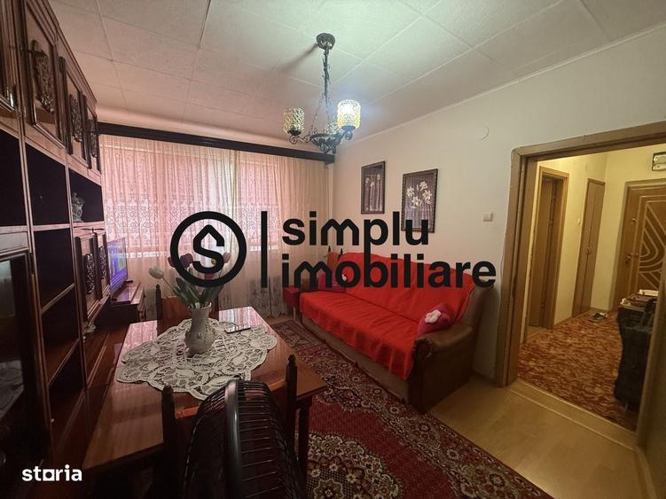 Apartament cu 3 camere semidecomandat în Rovine