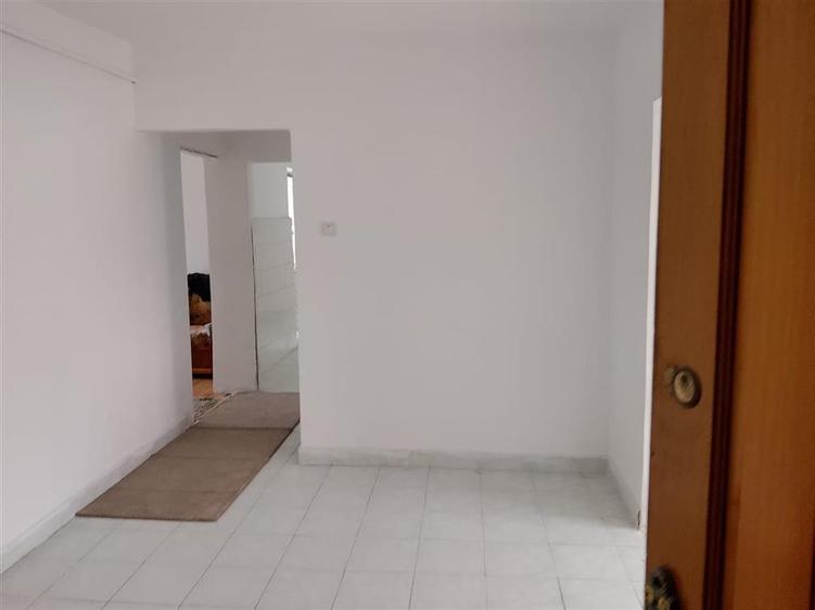 Apartament cu 3 camere semidecomandat în Dacia