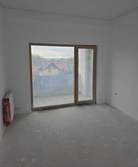 Apartament cu 3 camere decomandat în Exterior Vest