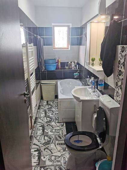 Apartament cu 3 camere decomandat în Exterior Vest