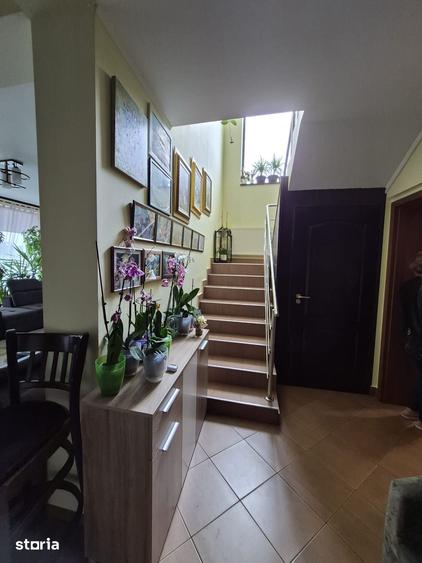 Casă cu 5 camere cu Teren 700 Mp în Malu Mare