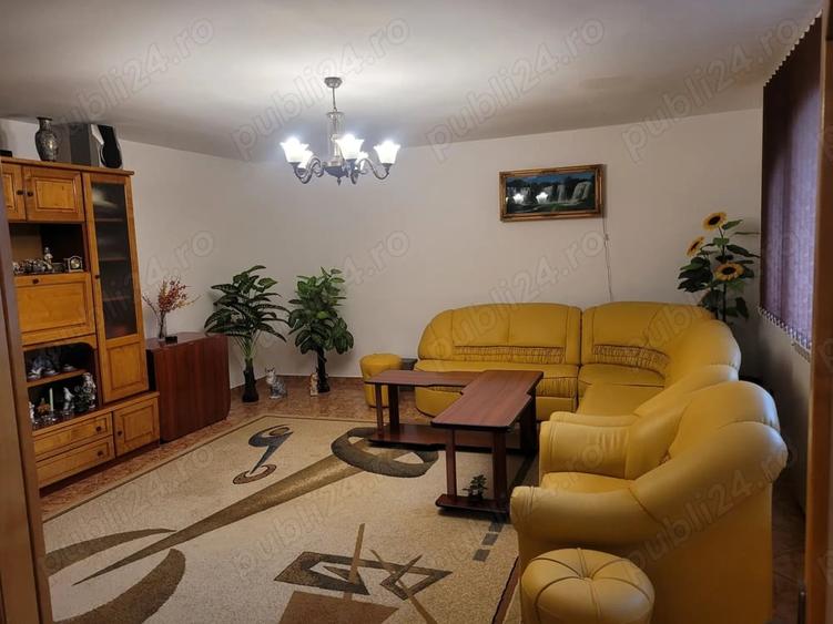 Casă cu 6 camere cu Teren 1300 Mp în Central