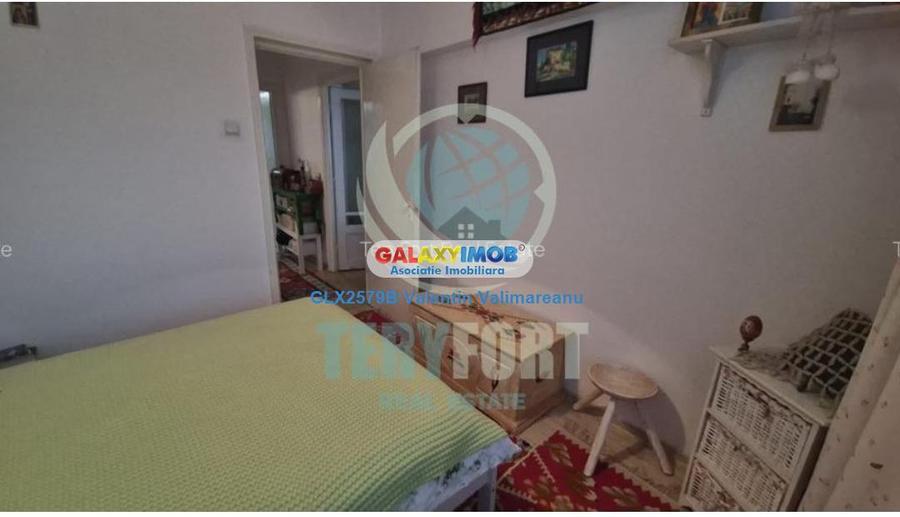 Apartament cu 3 camere semidecomandat, mobilat în Floreasca