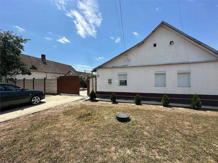 Casă cu 5 camere cu Teren 1500 Mp în Doclin