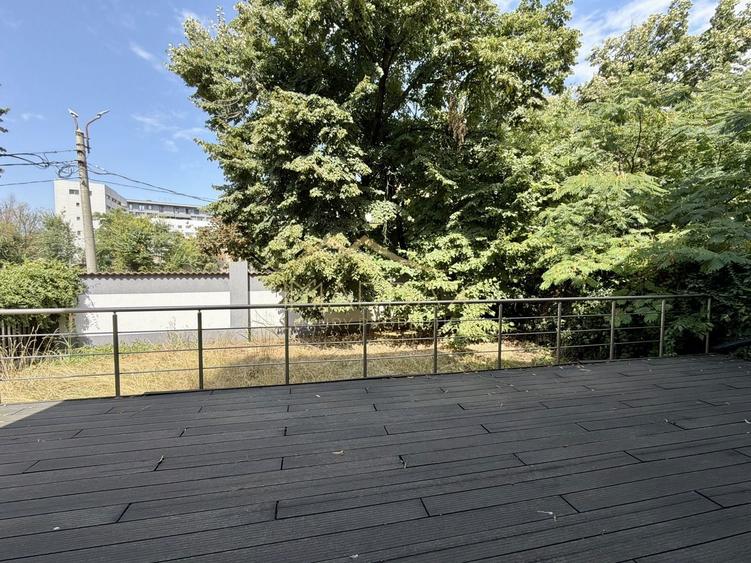 Casă individuală cu 7 camere cu Canalizare în Herăstrău